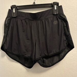 The North Face women's blk running shorts FlashDry